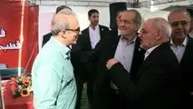 بازدید رئیس‌جمهور از غرفه فولاد هرمزگان در نهمین سفر استانی