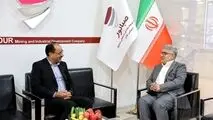 حضور نایب‌رئیس کمیسیون صنایع و معادن مجلس در غرفه صبانور

