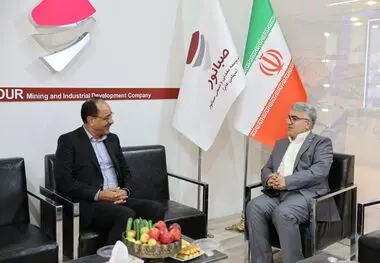 حضور نایب‌رئیس کمیسیون صنایع و معادن مجلس در غرفه صبانور

