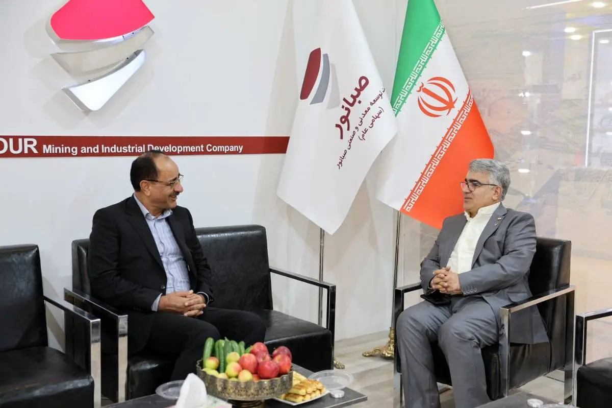 حضور نایب‌رئیس کمیسیون صنایع و معادن مجلس در غرفه صبانور

