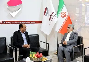 حضور نایب‌رئیس کمیسیون صنایع و معادن مجلس در غرفه صبانور

