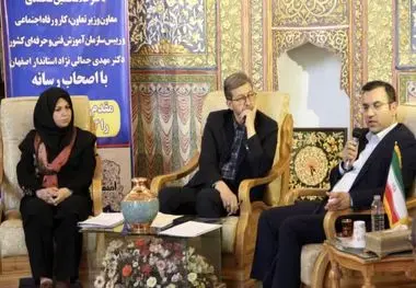معاون وزیر کار عنوان کرد :
آموزش های مهارتی مهم ترین سرمایه گذاری برای آینده کشور است 