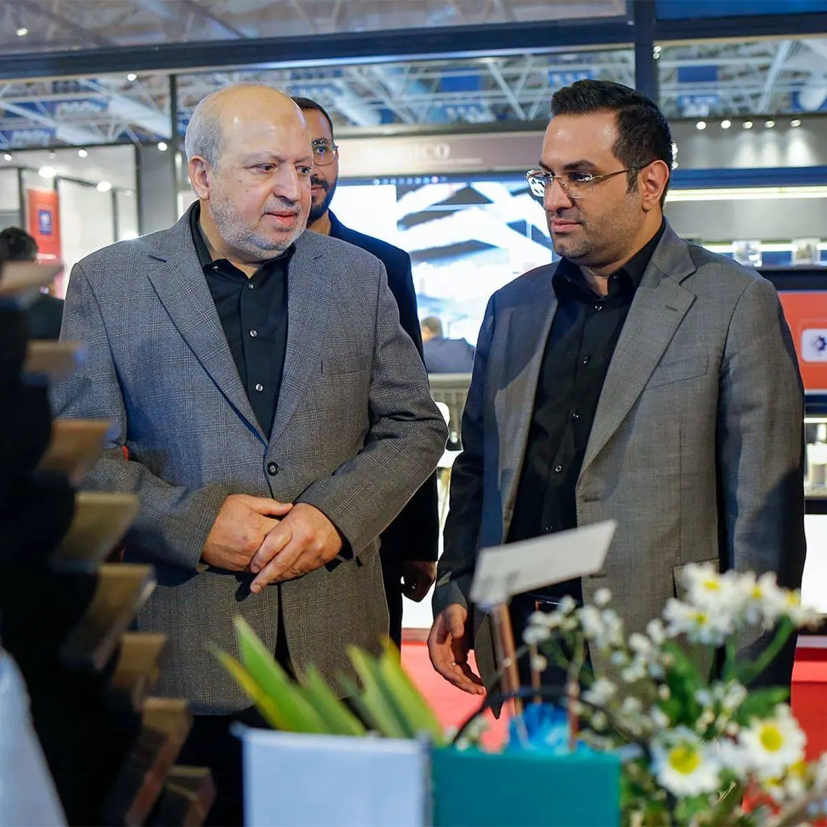 مدیرعامل شرکت سرمایه‌گذاری غدیر در بازدید از غرفه فولاد آلیاژی ایران در متافو تأکید کرد:
*«فولاد آلیاژی ایران، نقطه آغاز زنجیره تولید و ستون پایداری صنایع مادر است»*