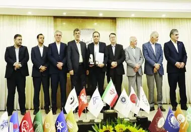 تجلیل از شرکت نوین الکترود اردکان با عنوان واحد
صنعتی نمونه کشوری 