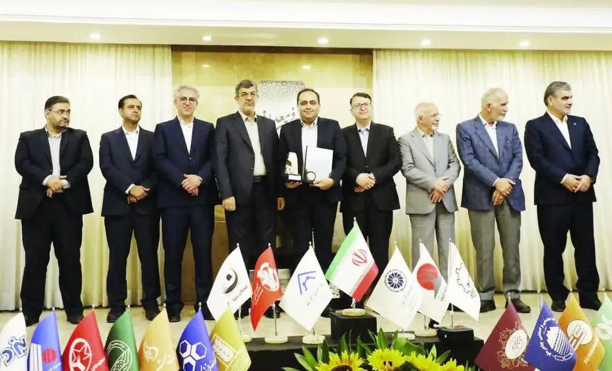 تجلیل از شرکت نوین الکترود اردکان با عنوان واحد
صنعتی نمونه کشوری 