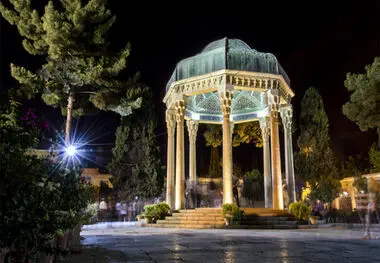 بازدید از آرامگاه این شاعران رایگان شد