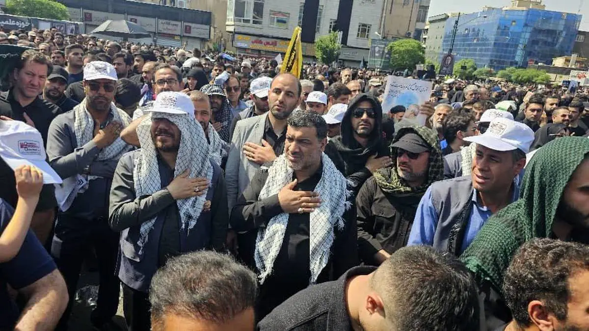 حضور مدیرعامل شرکت فولاد اکسین خوزستان و جمعی از جهادگران این شرکت در مراسم تشییع رئیسجمهور شهید