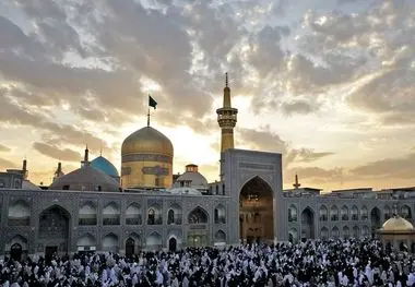 حقوق یک ماه کارگر؛ هزینه ۲ شب سفر مشهد!