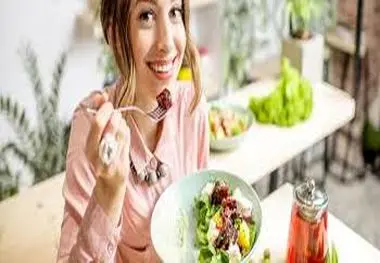 خانم‌ها با این غذاها عمر شما بیشتر می‌شود