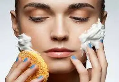 اشتباهات بدی که هنگام شست‌وشوی صورتتان مرتکب می‌شوید