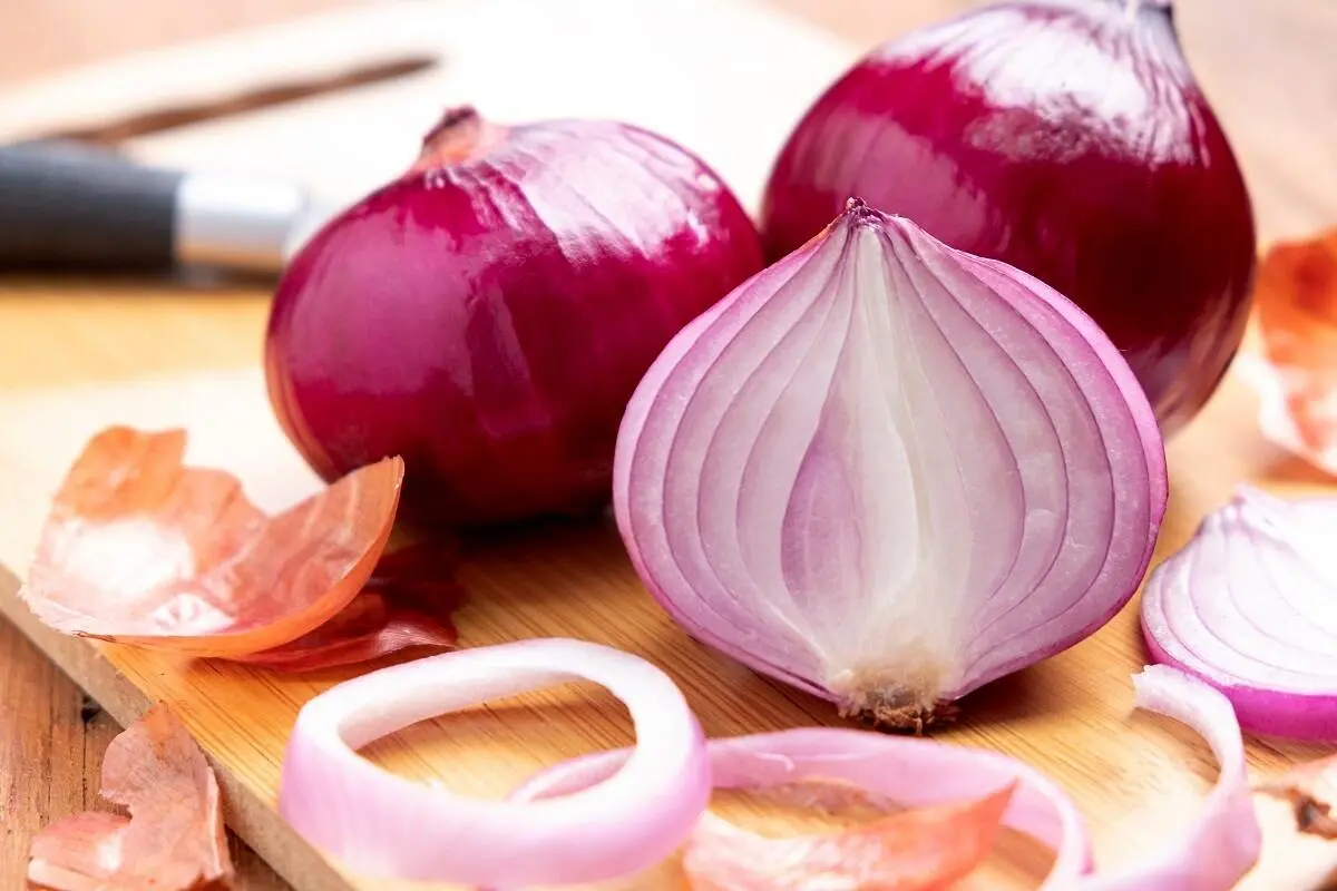 خانم‌ها برای جلوگیری از این سرطان پیاز بخورند!