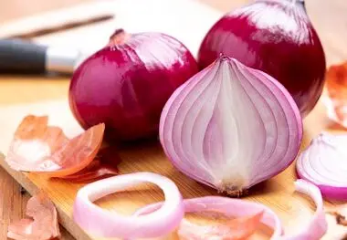 خانم‌ها برای جلوگیری از این سرطان پیاز بخورند!