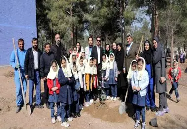 به مناسبت روز درختکاری در ۱۵ اسفند ماه وبا محوریت هلدینگ پتروپالایش اصفهان انجام شد: