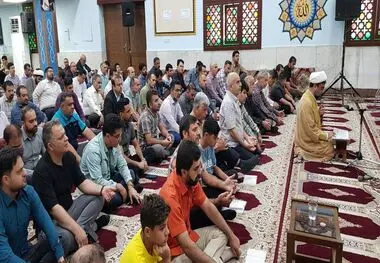 اقامه نماز عید سعید فطر در حسینیه سیدالشهدا (ع) دویست دستگاه