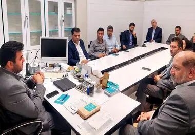مطالبات ایثارگران و توسعه فعالیت‌های بیمه‌ای را پیگیری می کنیم