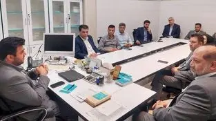 مطالبات ایثارگران و توسعه فعالیت‌های بیمه‌ای را پیگیری می کنیم