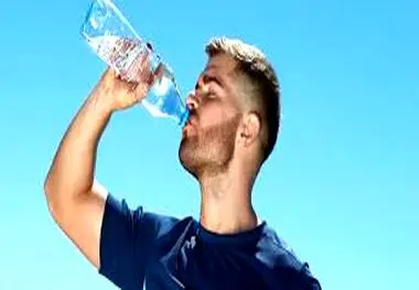 آب را چه ساعتی و با چه دمایی بنوشیم تا از یبوست، فشار خون، اختلال در کبد و کلیه در امان بمانیم؟