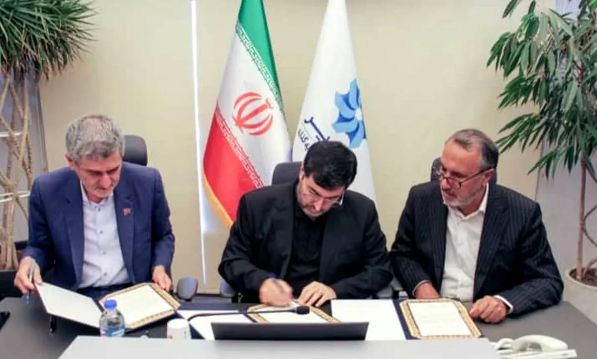 تفاهم‌نامه انتقال آب خلیج فارس به پتروشیمی شیراز، گامی مهم در راستای خودکفایی انرژی