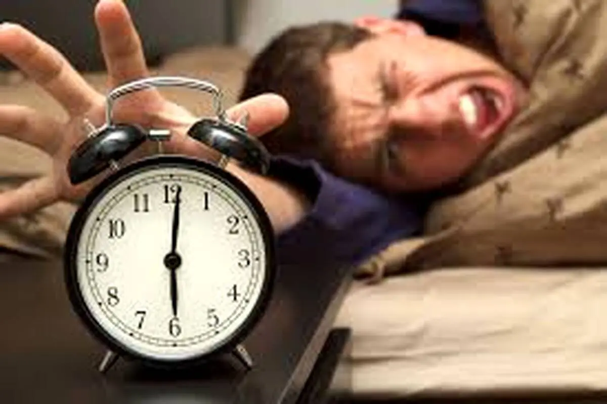 چرا صبح‌ها به سختی از خواب بیدار می‌شویم؟