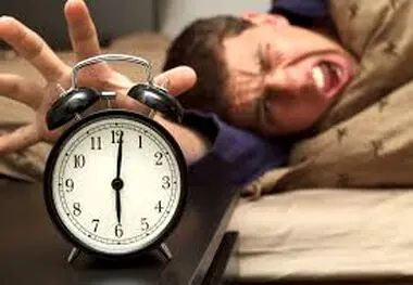 چرا صبح‌ها به سختی از خواب بیدار می‌شویم؟