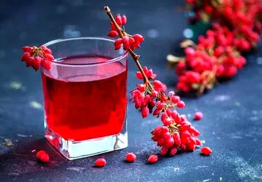 به این دلیل مهم در روزهای گرم زرشک بخورید