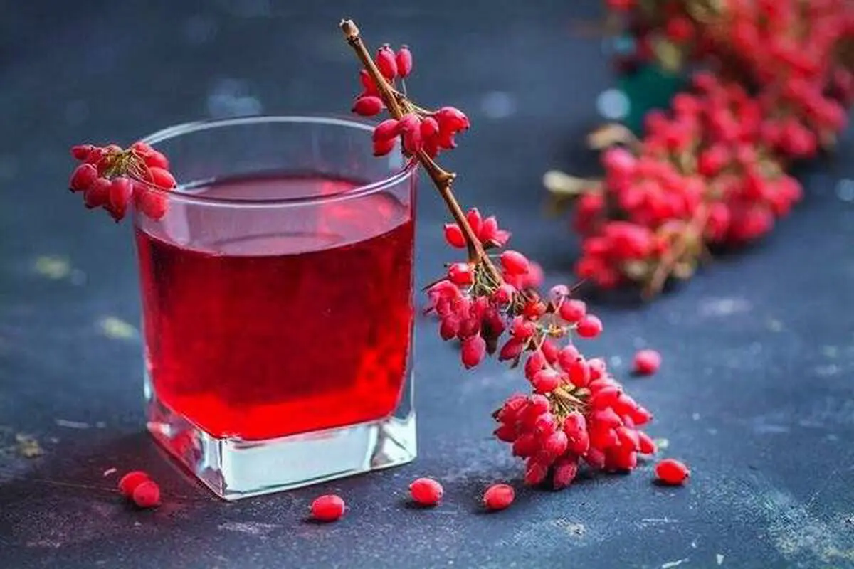 به این دلیل مهم در روزهای گرم زرشک بخورید
