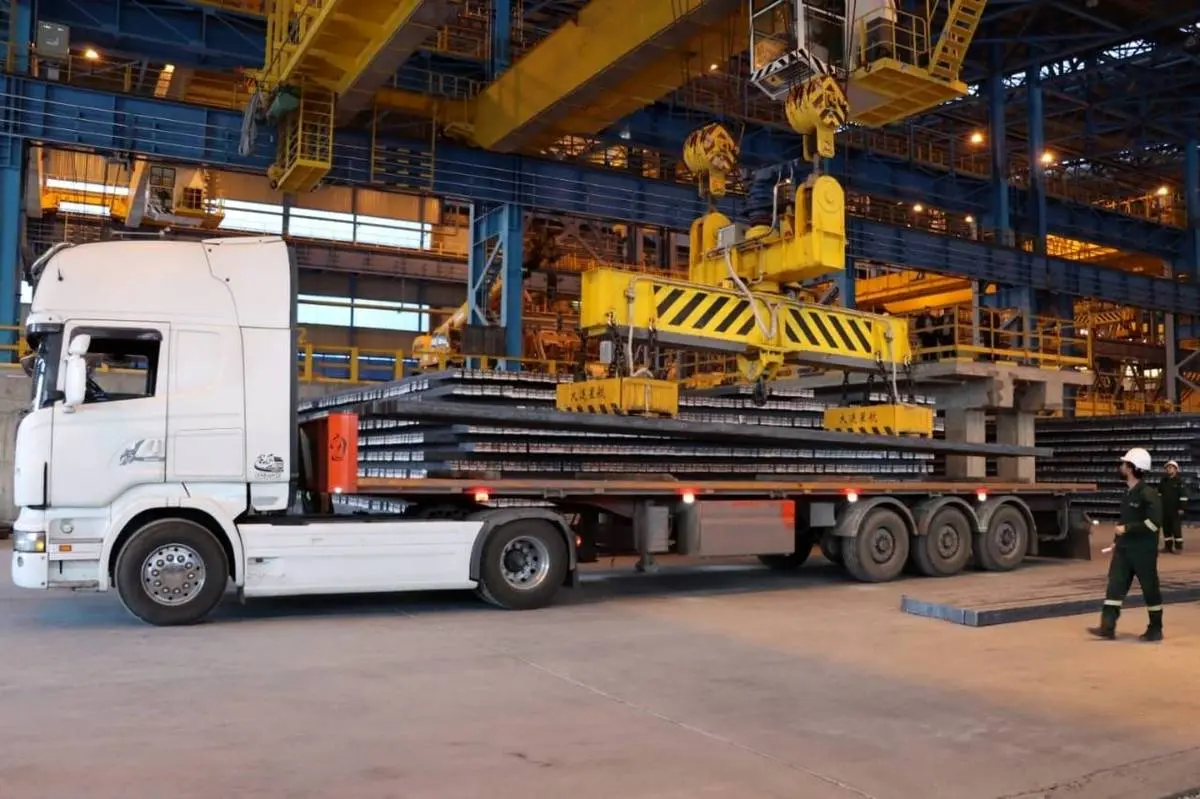 ثبت رکورد پیاپی بارگیری و حمل محصولات توسط شرکت فولاد غدیر نی‌ریز
