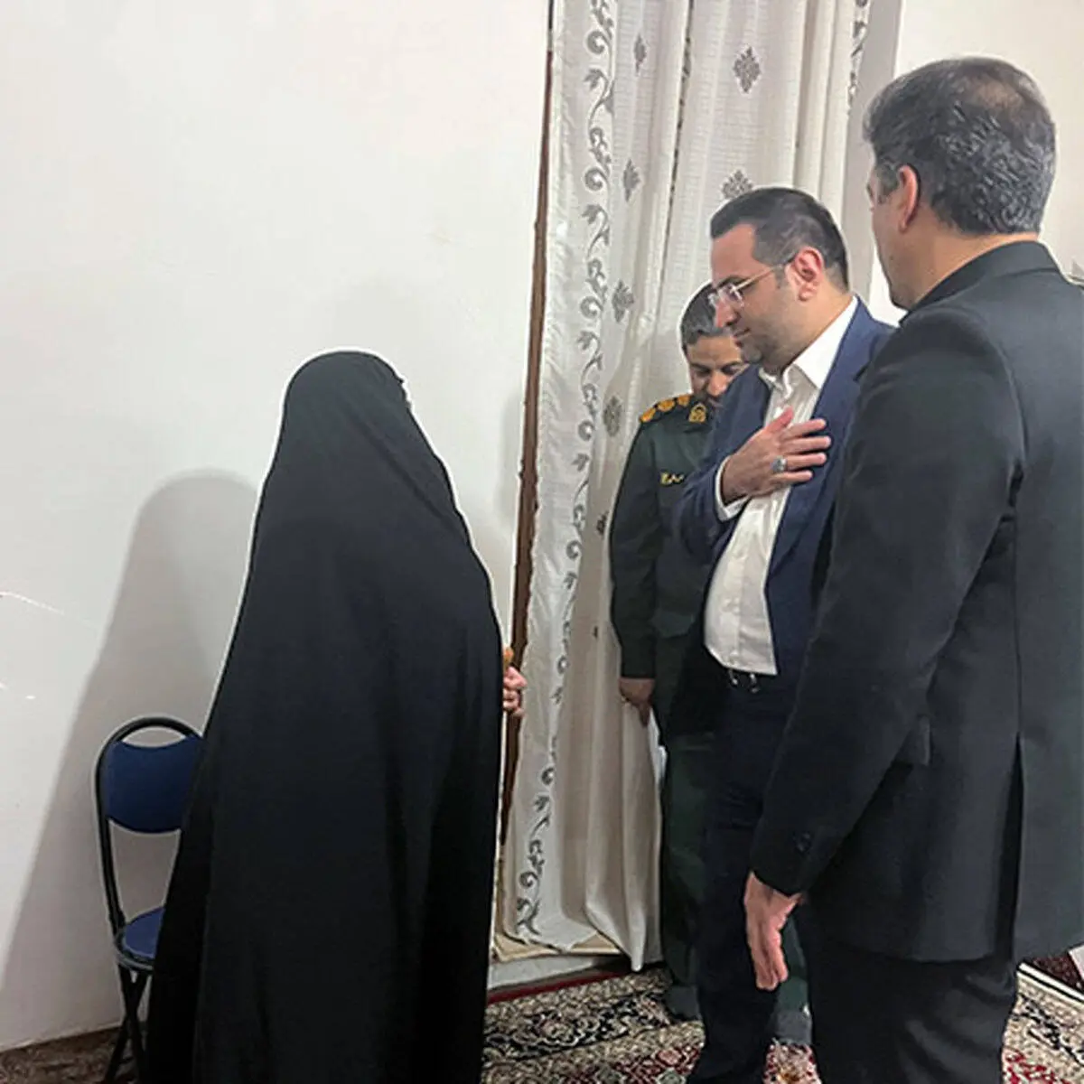 دیدار مدیرعامل شرکت فولاد آلیاژی ایران با مادران شهدای اشکذر