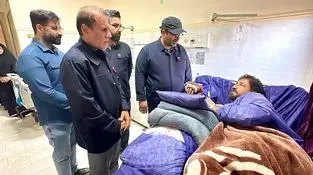 عیادت مدیرعامل شرکت فولاد خوزستان از مجروحان جنایت جنگی آمریکایی‌صهیونیستی در این شرکت