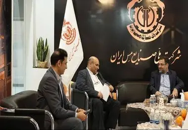 مشاور امور بین الملل ایمیدرو از غرفه شرکت مس بازدید کرد