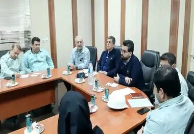 در دیدار ۴ ساعته‌ی معاون منابع انسانی و امور اجتماعی و معاون بهره‌برداری با کارکنان بخش مواد اولیه صورت گرفت؛
بیان صمیمی و صریح نقطه نظرات، دغدغه‌‌ها و مشکلات کارکنان بخش مواد اولیه