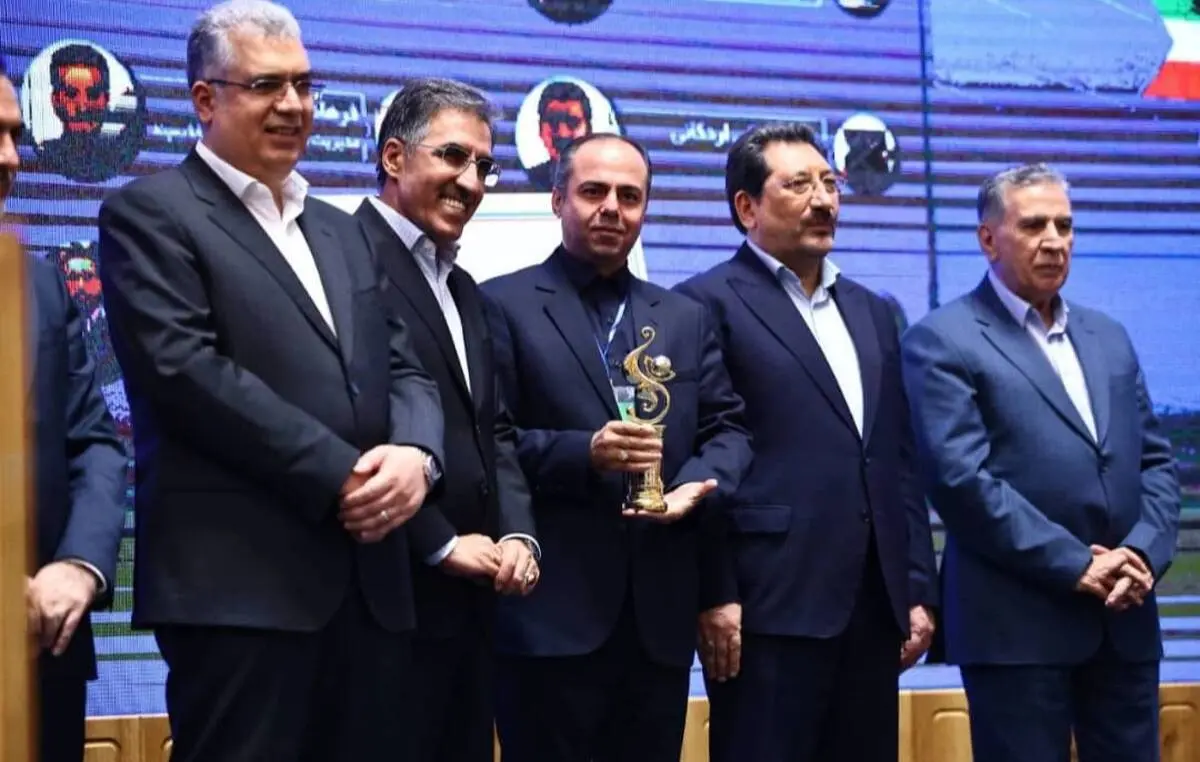 درخشش مجتمع فولاد ظفر بناب در بین صادرکنندگان نمونه ملی  

مجتمع فولاد ظفر بناب به عنوان صادر کننده نمونه ملی انتخاب شد  