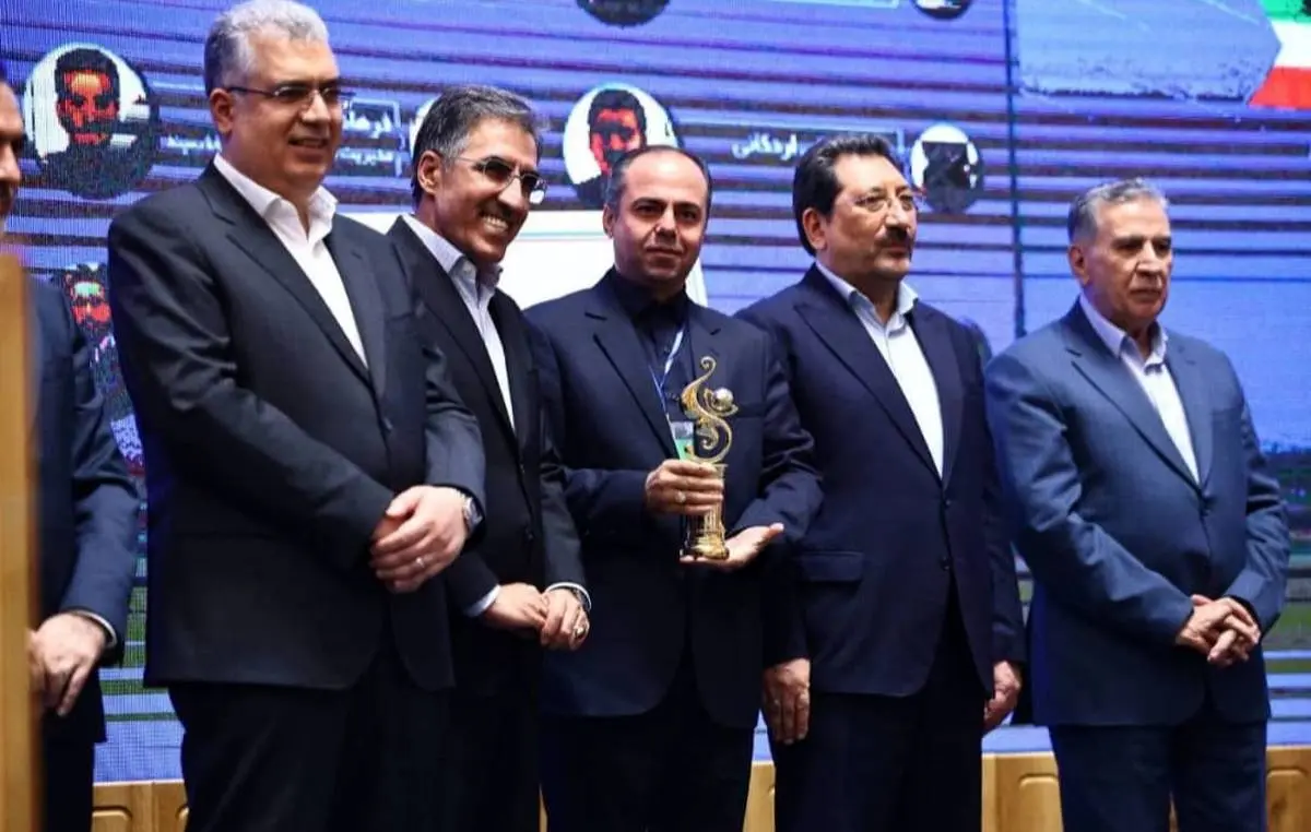 درخشش مجتمع فولاد ظفر بناب در بین صادرکنندگان نمونه ملی
مجتمع فولاد ظفر بناب به عنوان صادر کننده نمونه ملی انتخاب شد