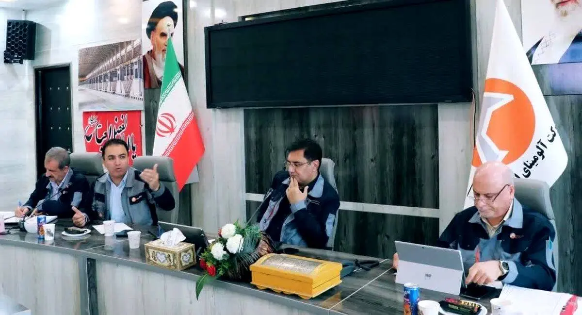 بررسی عملکرد تولید، منابع انسانی و پروژه نیروگاه خورشیدی در جلسه شورای معاونین و مدیران شرکت آلومینای ایران
