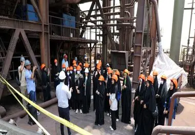 بازدید جمعی از دانشگاهیان هرمزگان از شرکت صبا فولاد خلیج فارس در قالب دوره روایت پیشرفت "صمت انقلاب"
بازدید جمعی از دانشگاهیان هرمزگان از شرکت صبا فولاد خلیج فارس در قالب دوره روایت پیشرفت "صمت انقلاب