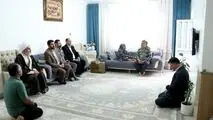 دیدار مدیرعامل شرکت آلومینای ایران و مسئولین شهرستان جاجرم با تعدادی از خانواده های معظم شهدا و ایثارگران عزیز به مناسبت گرامیداشت هفته دفاع مقدس