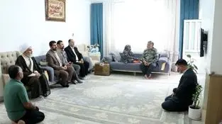دیدار مدیرعامل شرکت آلومینای ایران و مسئولین شهرستان جاجرم با تعدادی از خانواده های معظم شهدا و ایثارگران عزیز به مناسبت گرامیداشت هفته دفاع مقدس