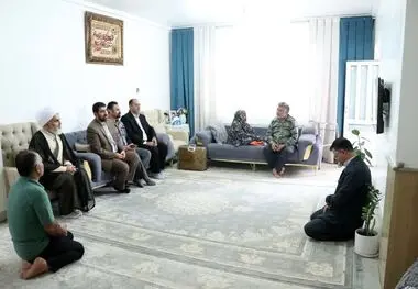 دیدار مدیرعامل شرکت آلومینای ایران و مسئولین شهرستان جاجرم با تعدادی از خانواده های معظم شهدا و ایثارگران عزیز به مناسبت گرامیداشت هفته دفاع مقدس