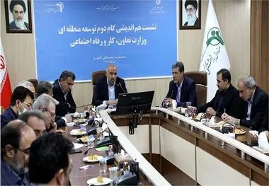 ضرورت تقویت بنادر خشک و انتقال بار به داخل سرزمین برای کاهش هزینه‌های ترخیص و رونق مناطق کمتر 