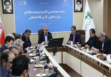 ضرورت تقویت بنادر خشک و انتقال بار به داخل سرزمین برای کاهش هزینه‌های ترخیص و رونق مناطق کمتر 