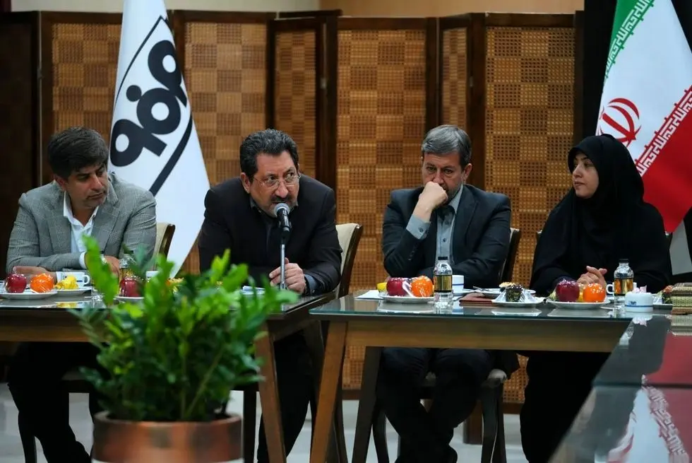 وزیر صمت در جریان سفر به استان اصفهان مطرح کرد؛
نیاز صنایع برای واردات تجهیزات و مواد اولیه اولویت‌بندی شد/ استمرار بسته ۷۰۰ همتی حمایت دولت از صنعت