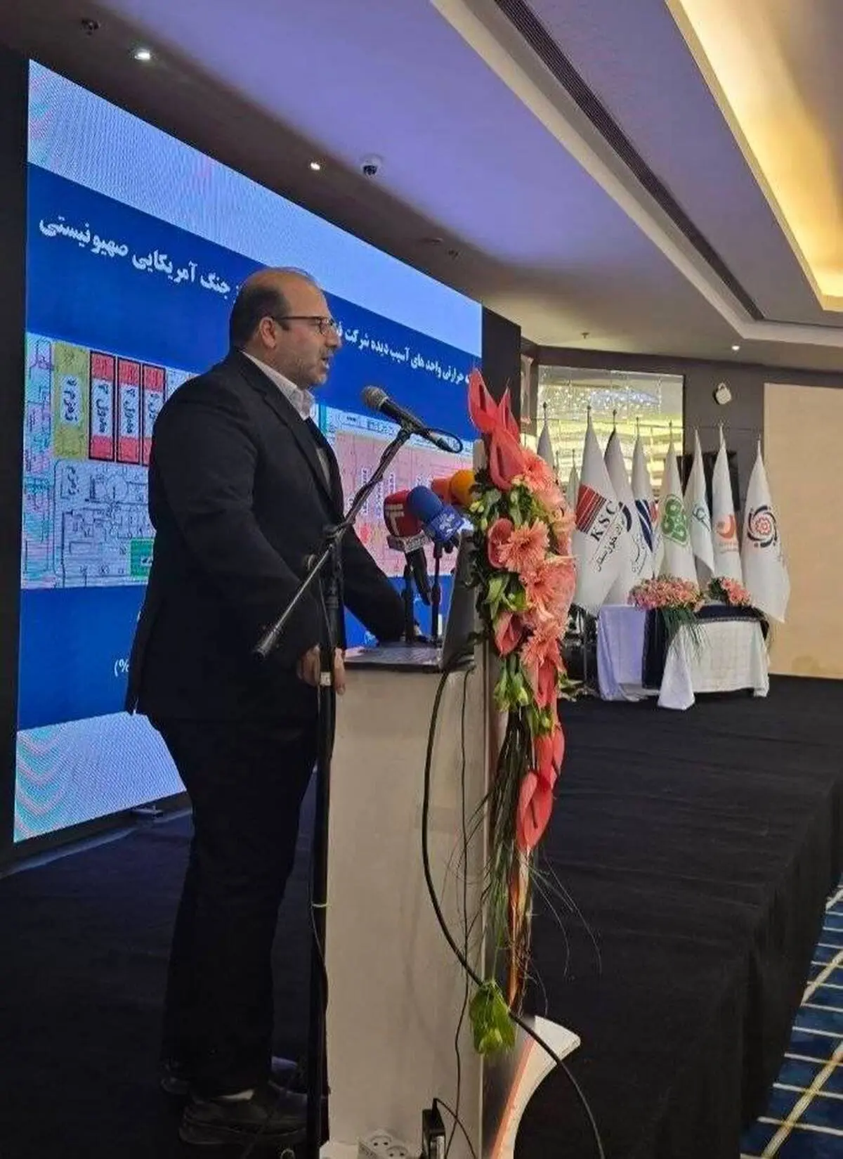 بازگشت فخوز پس از رگبار موشک‌ها