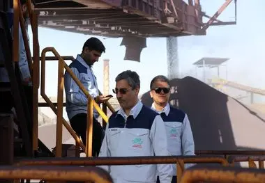 علی رسولیان، مدیرعامل فولاد سنگان همراه با تنی چند از معاونین و مدیران این شرکت از پروژه های توسعه ای بازدید کرد
