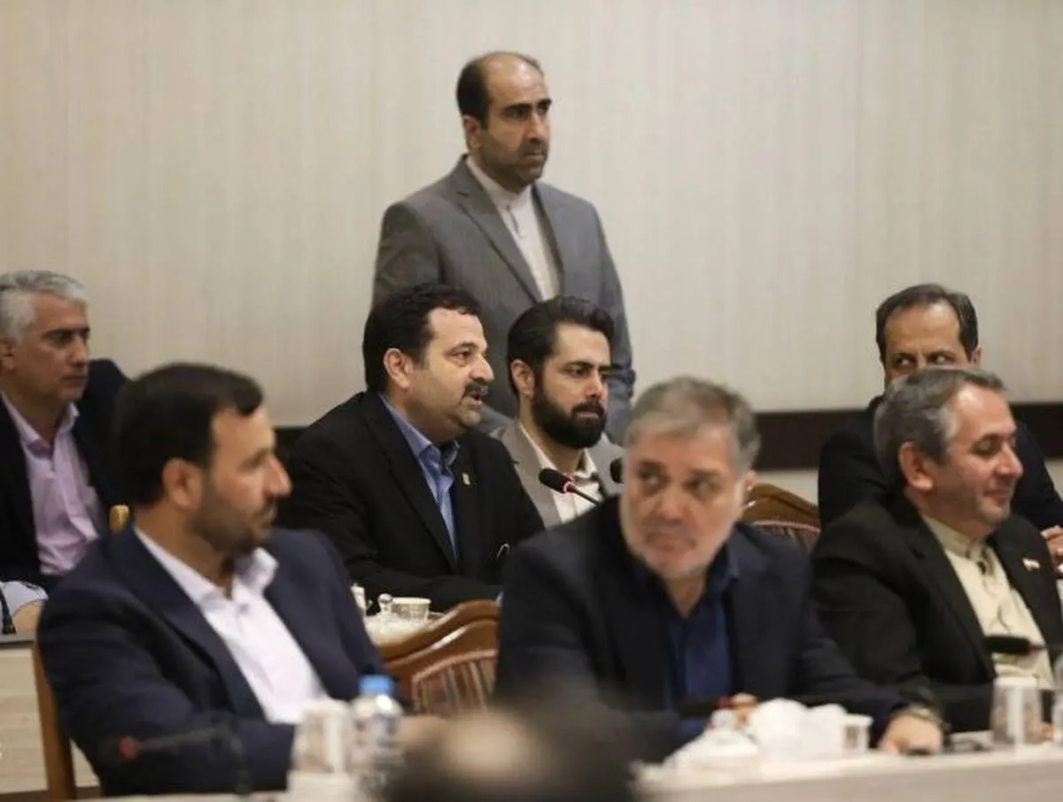 در نشست سرمایه گذاران و فعالان اقتصادی استان اردبیل با حضور رئیس جمهور انجام شد ؛ 