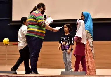 ویژه‌بر‌نامه ای برای آینده‌سازان فردای ایران/ «اروند» لبخند را بر لبان کودکان کار نشاند
