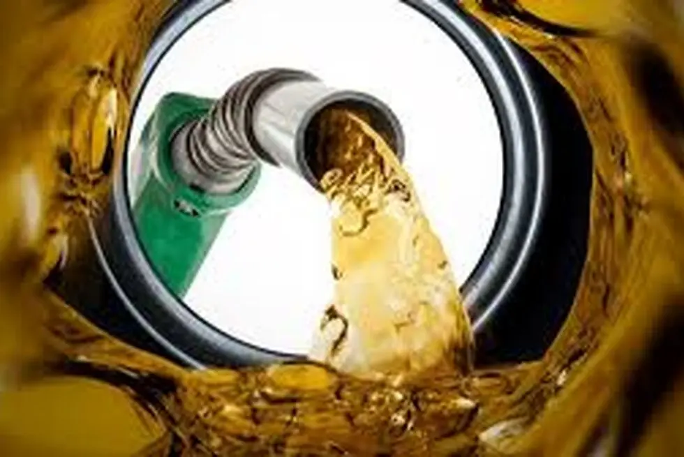 بنزین در محاصره افزایش مصرف، کاهش تولید و توقف واردات