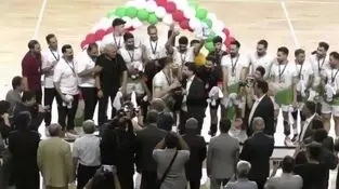 اهدا جام قهرمانی مسابقات سوپر لیگ والیبال استان فارس به تیم شایسته والیبال فولاد غدیر نی ریز توسط مدیرعامل محترم جناب آقای دکتر احمدی