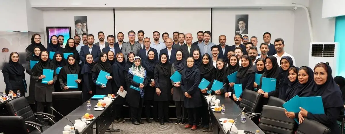 مدیرعامل بیمه دی: توجه به سلامت جسم و روح کارکنان آینده این صنعت را بیمه می‌کند