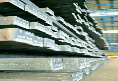 فروش اعتباری و نقدی در غدیر نی ریز 
عرضه ۱۰ هزار تن شمش فولادی شرکت فولاد غدیر نی‌ریز در بورس کالا