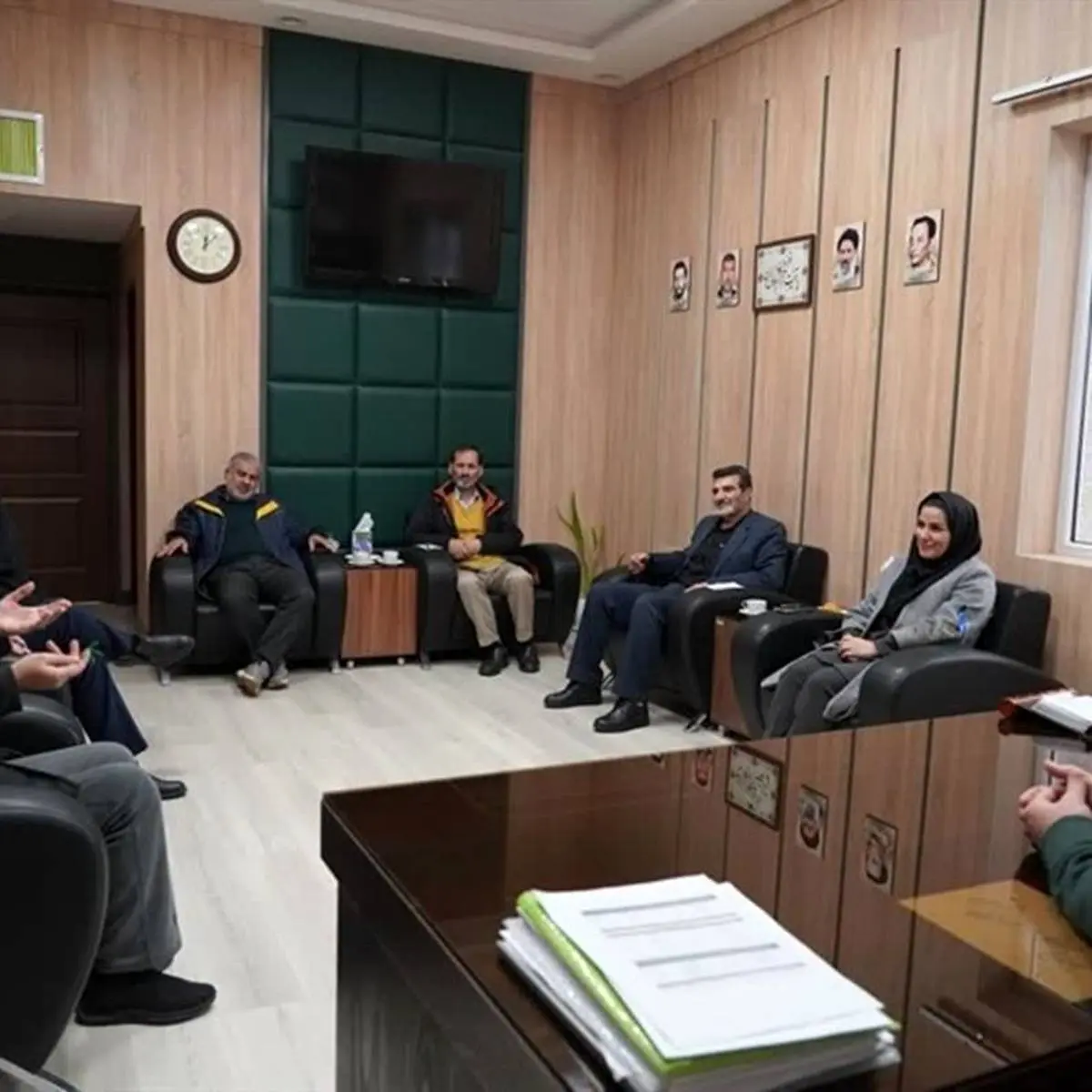 نشست رییس هیات مدیره بیمه دی و مدیران بنیاد شهید قزوین
